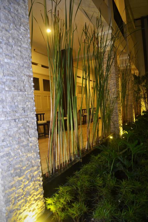 Srikandi Guesthouse Malang Exterior photo