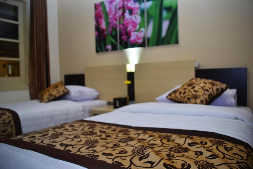 Srikandi Guesthouse Malang Exterior photo